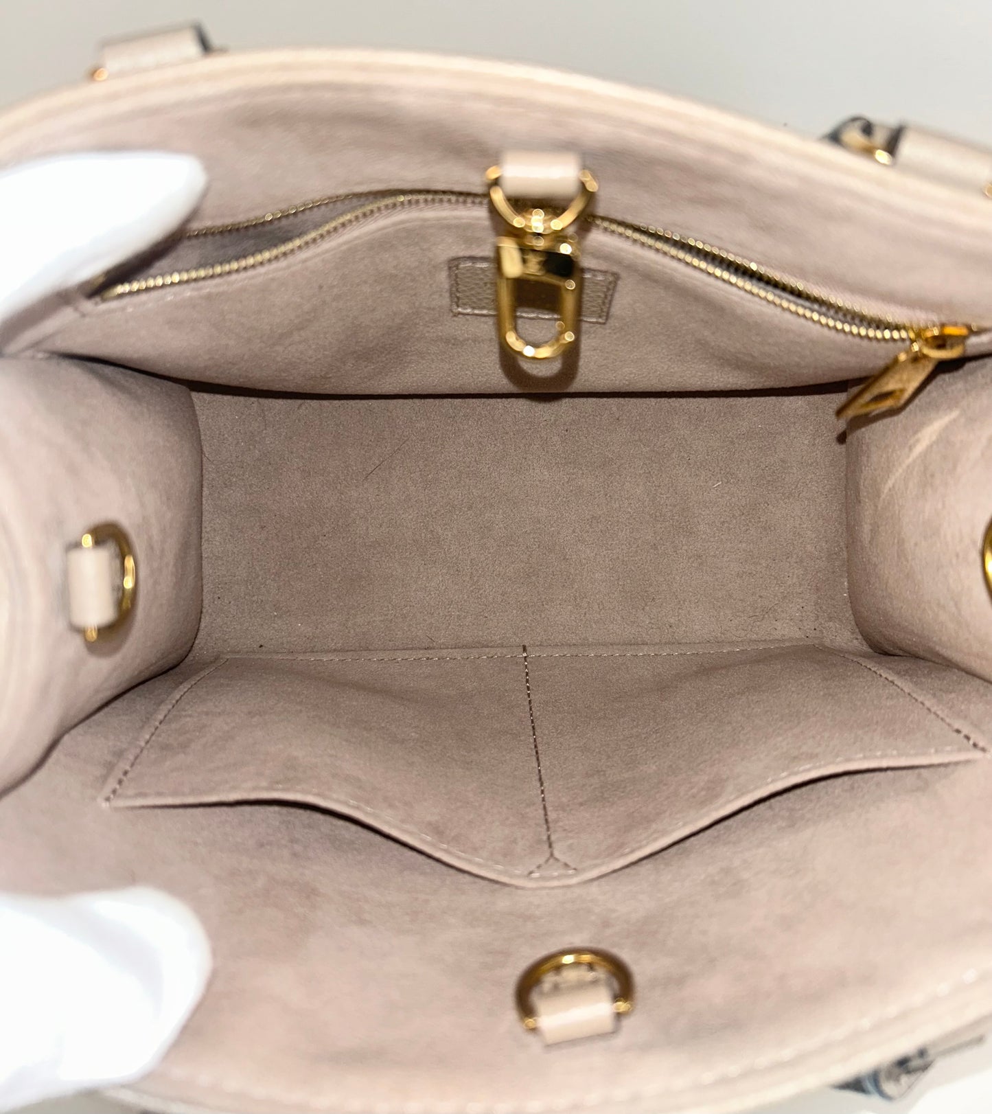 Louis Vuitton OnTheGo PM